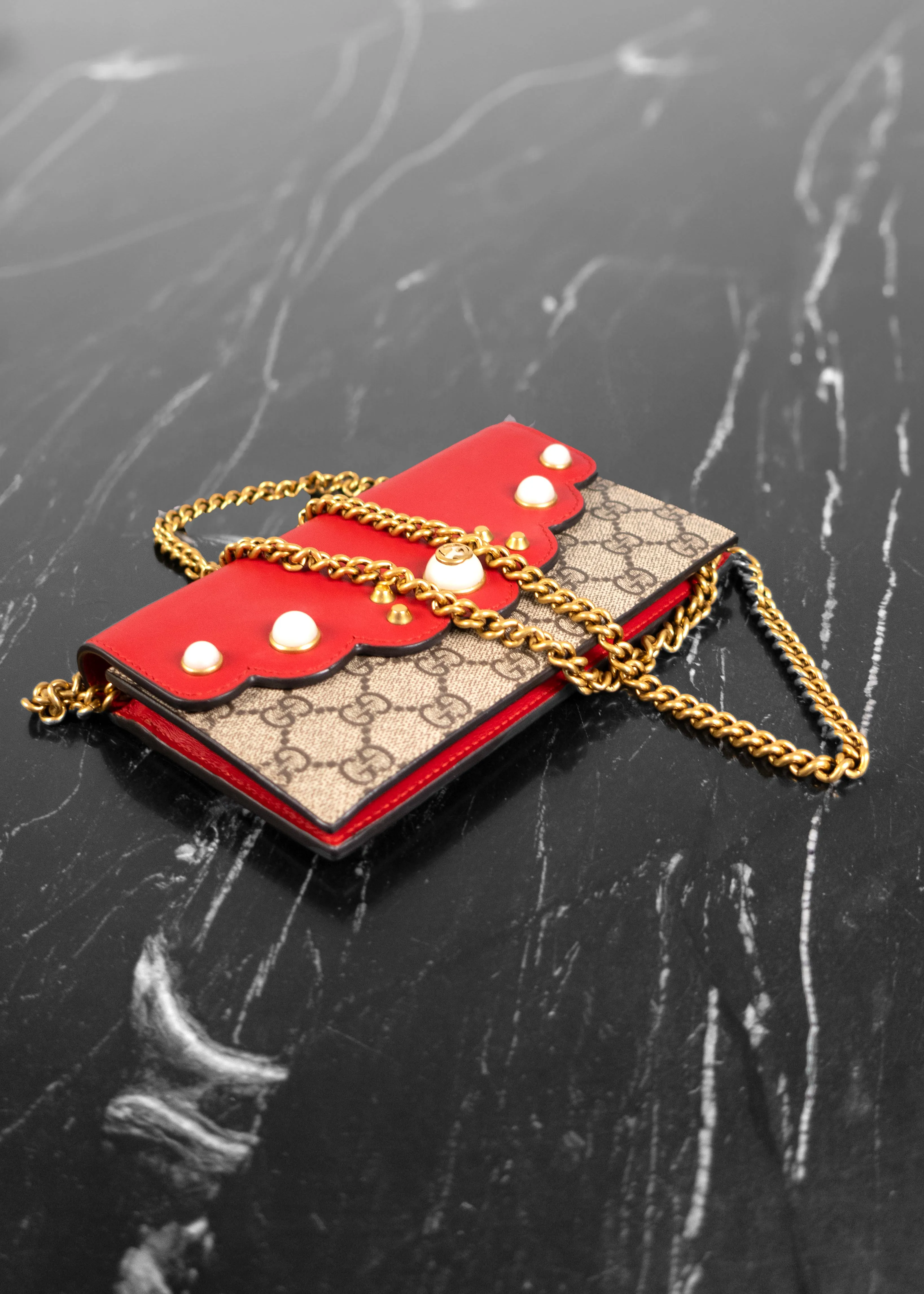 Gucci GG Supreme Monogram Mini Peony Pearly Red Clutch